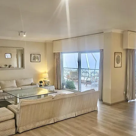 Charm Classic Apartment *